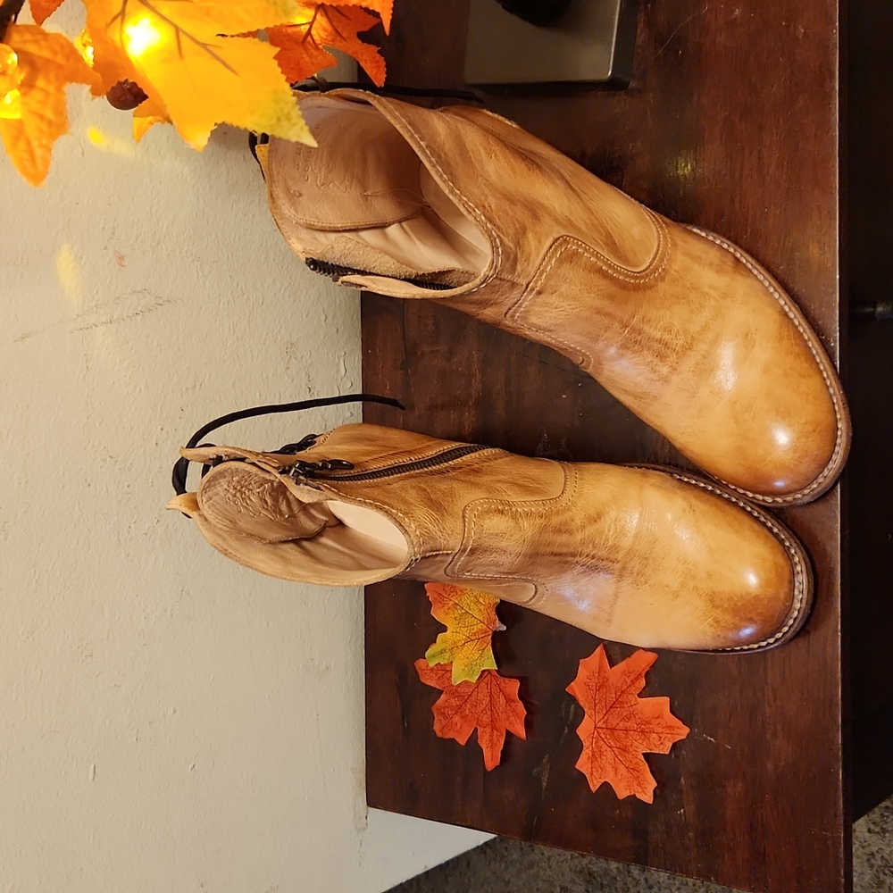 BED STU "XENA" BOOTS SIZE 10  WOMANS. NEW  but they we're a bit too tight on me